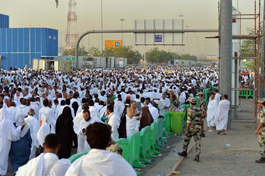 ضيوف الرحمن يتوافدون إلى صعيد عرفات الطاهر