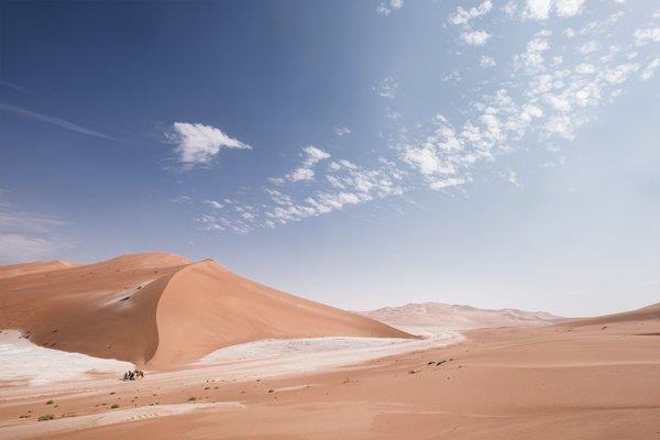 بريطاني يوشك أن يجتاز صحراء الربع الخالي