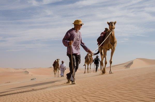 بريطاني يوشك أن يجتاز صحراء الربع الخالي