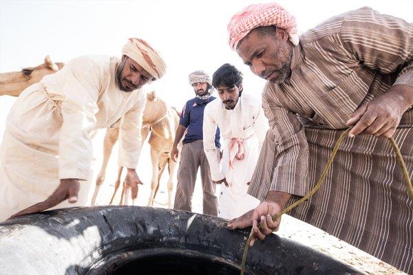 بريطاني يوشك أن يجتاز صحراء الربع الخالي