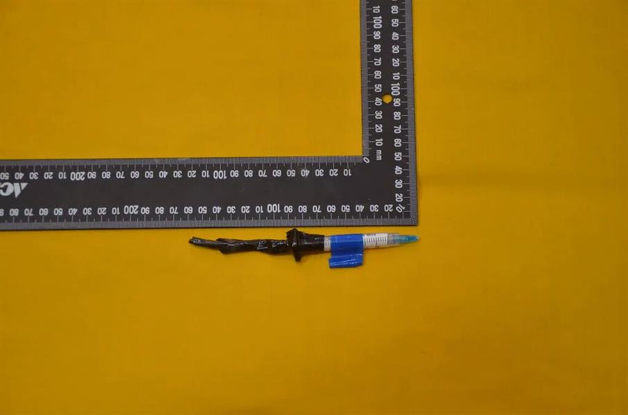 صور للمضبوطات التي عُثر عليها بحوزة أحد مهاجمي مسجد الأحساء صور للمضبوطات التي عُثر عليها بحوزة أحد مهاجمي مسجد الأحساء