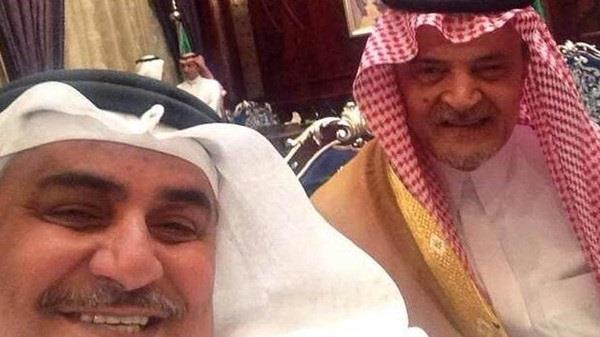 صورة "سيلفي" نشرها على تطبيق "انستغرام" الشيخ خالد آل خليفة وزير خارجية مملكة البحرين، تجمعه بوزير الخارجية السعودي الأمير سعود الفيصل، اثناء استراحة اجتماع وزراء الخارجية دول مجلس التعاون بجدة صحيفة للتو 