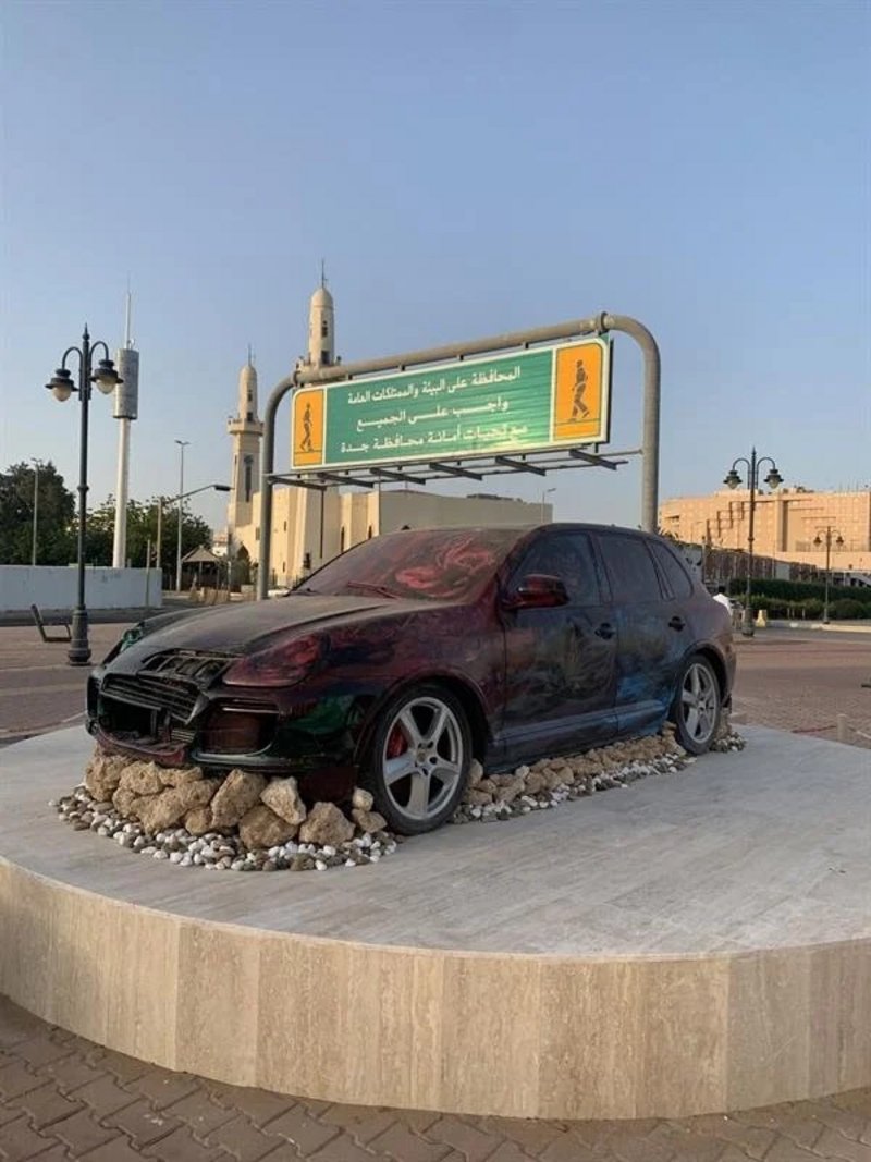 أمير منطقة مكة المكرمة يضع حدا لمجسمات السيارات التالفة المُزينة 